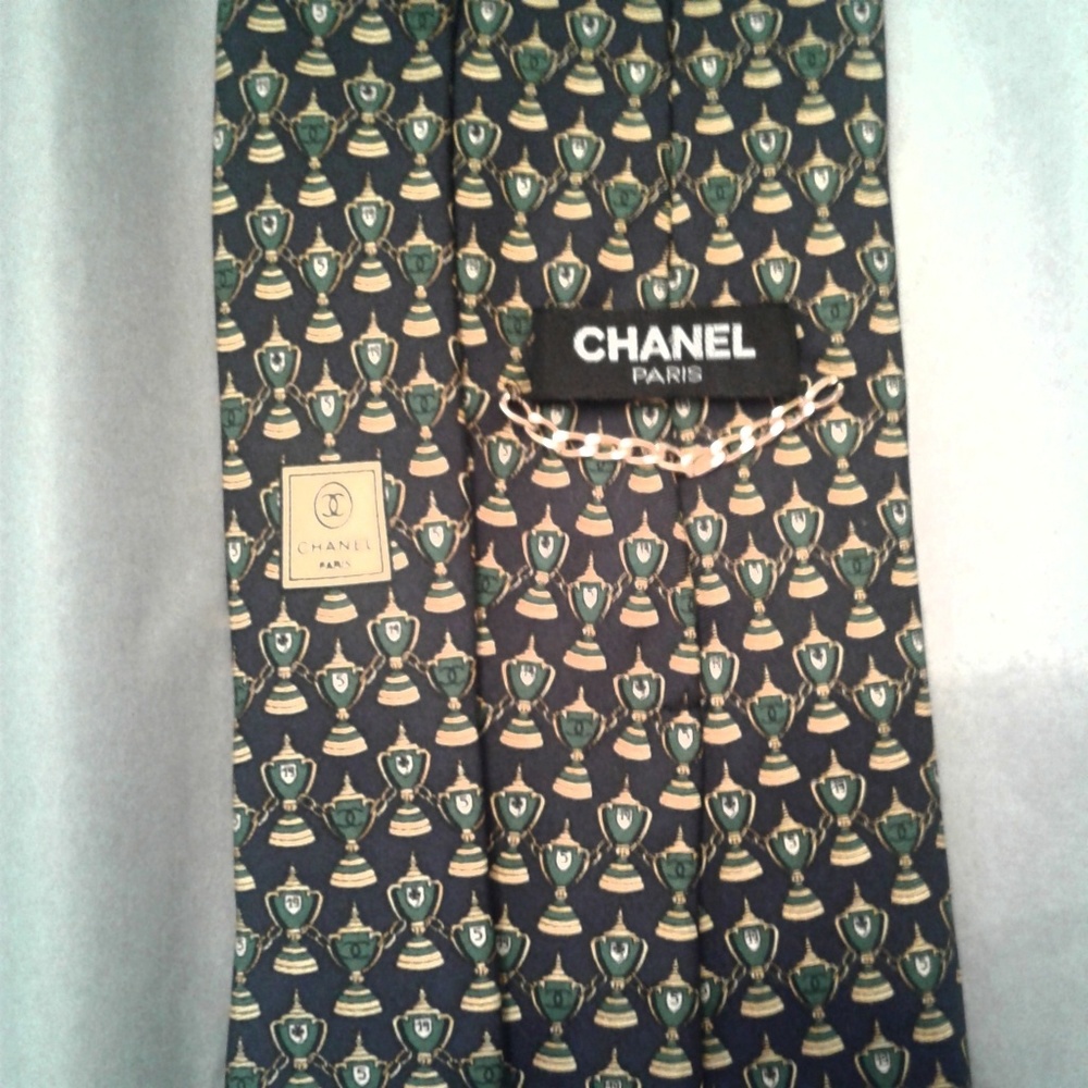 🏆 CHANEL 💯% Silk Trophies Tie 🏆